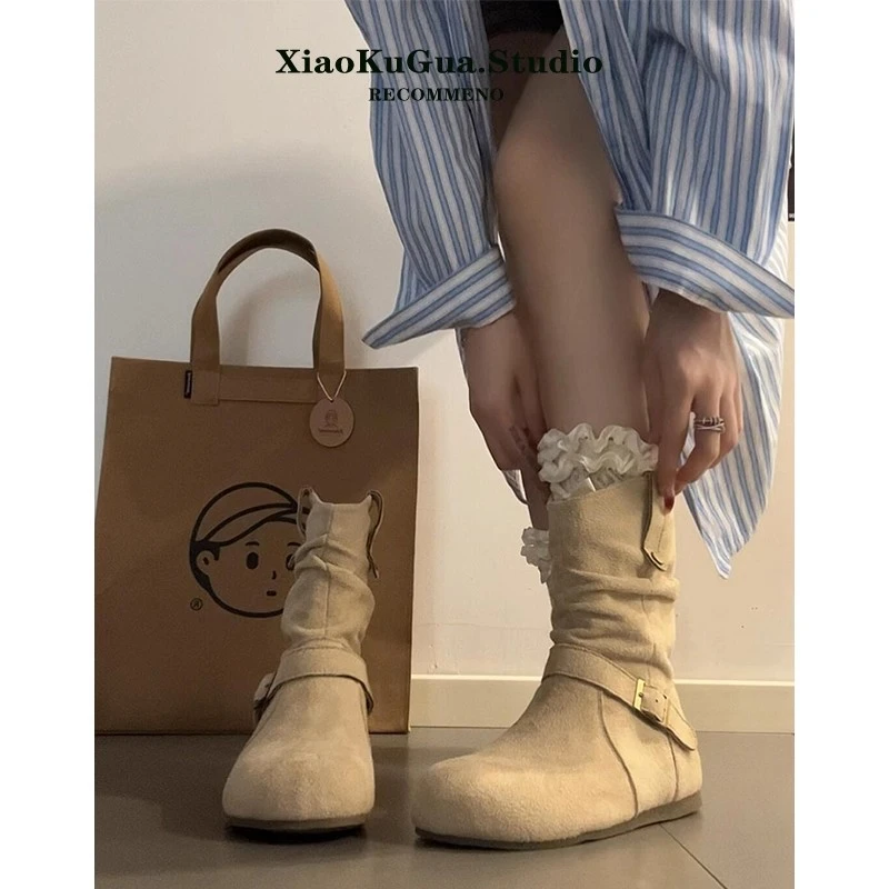 小个子内增高短靴女款2025新款秋季百搭丑萌堆堆靴皮带扣马丁靴子