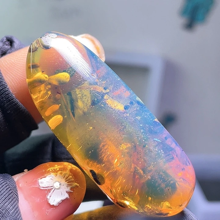 琥珀裸石未镶嵌，，