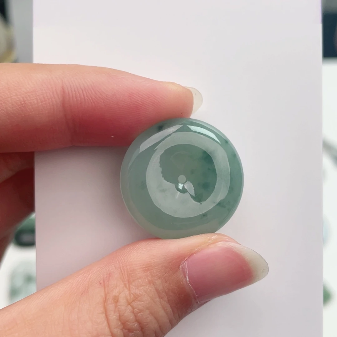 翡翠未镶嵌颈饰平安扣