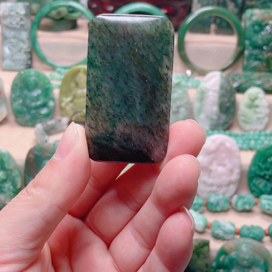 独山玉未镶嵌颈饰