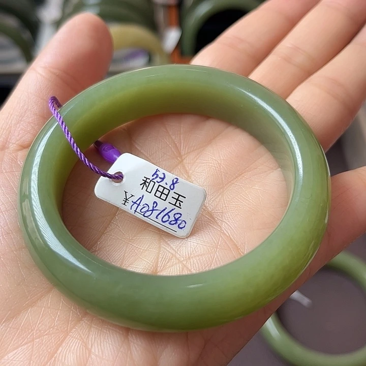 和田玉未镶嵌手镯