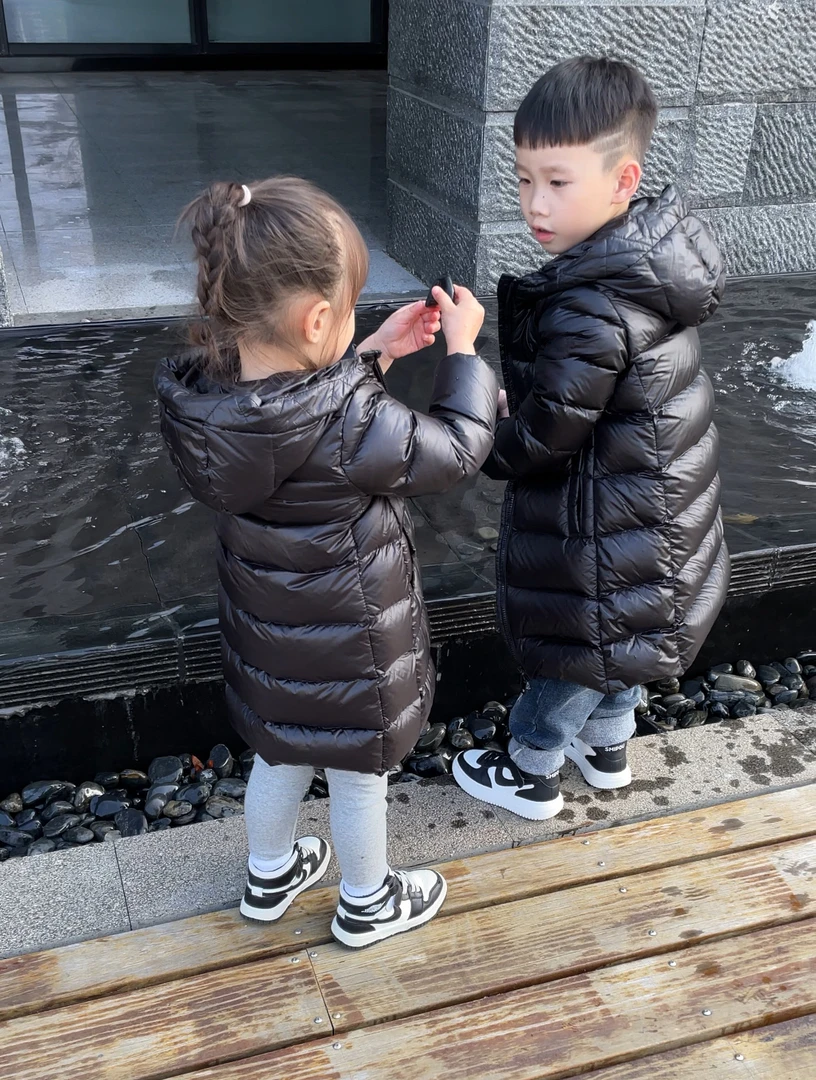 儿童中长款羽绒服男童女童连帽加厚长款童装羽绒服白鸭绒冬季黑色