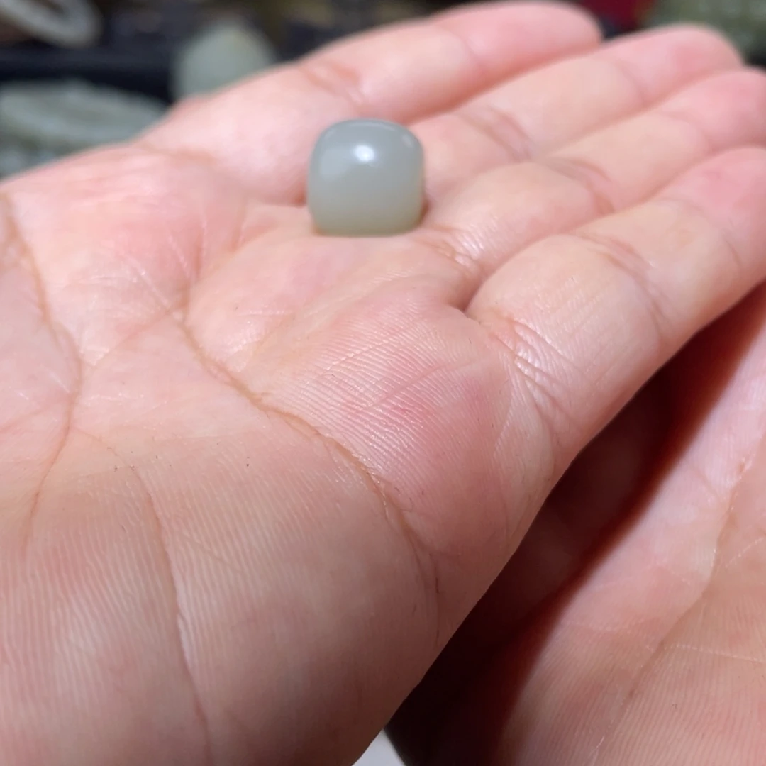 一***许和田玉（糖玉）未镶嵌颈饰