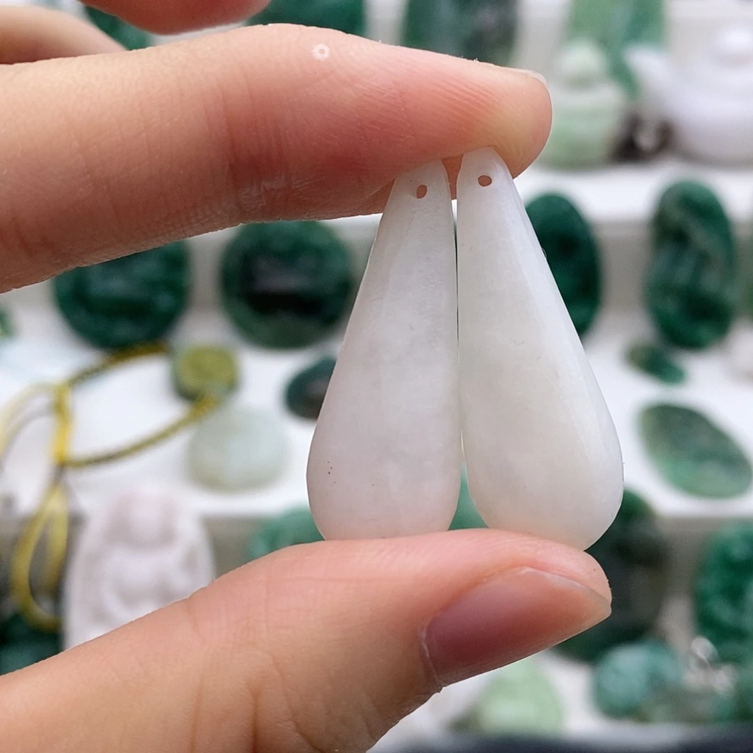 独山玉未镶嵌颈饰