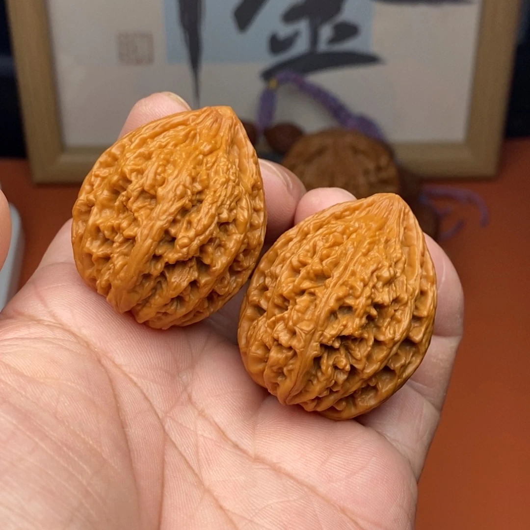核桃把件瓷瓶鸡心