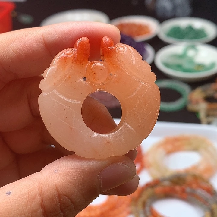 石英质玉未镶嵌颈饰