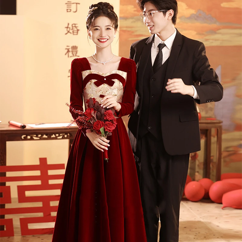 丝绒敬酒服新娘红色长袖订婚礼服连衣裙2025新款回门连衣裙