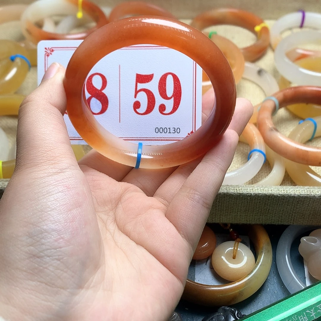 未镶嵌石英质玉（黄龙玉）手镯