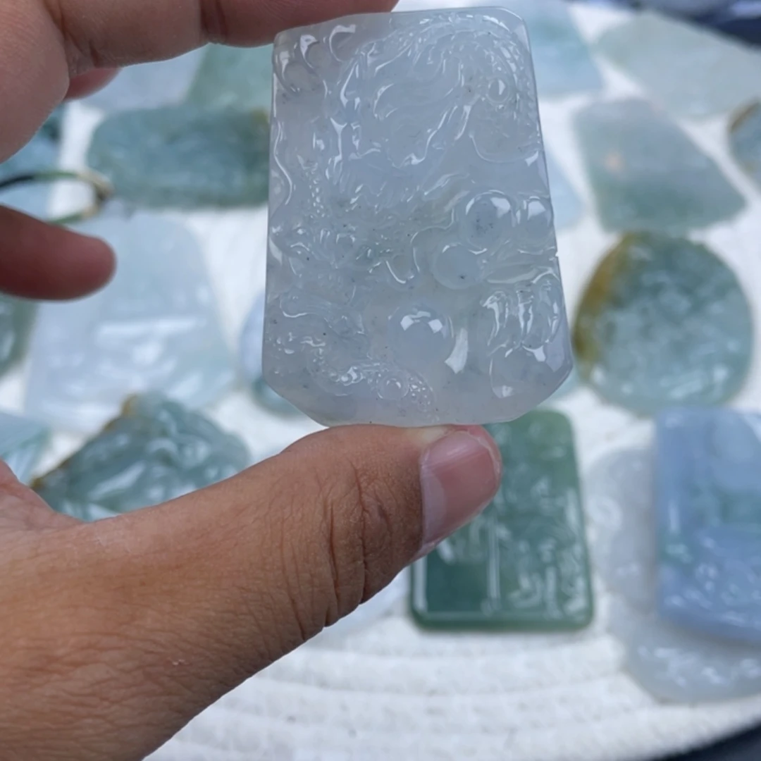 颈饰未镶嵌翡翠龙牌