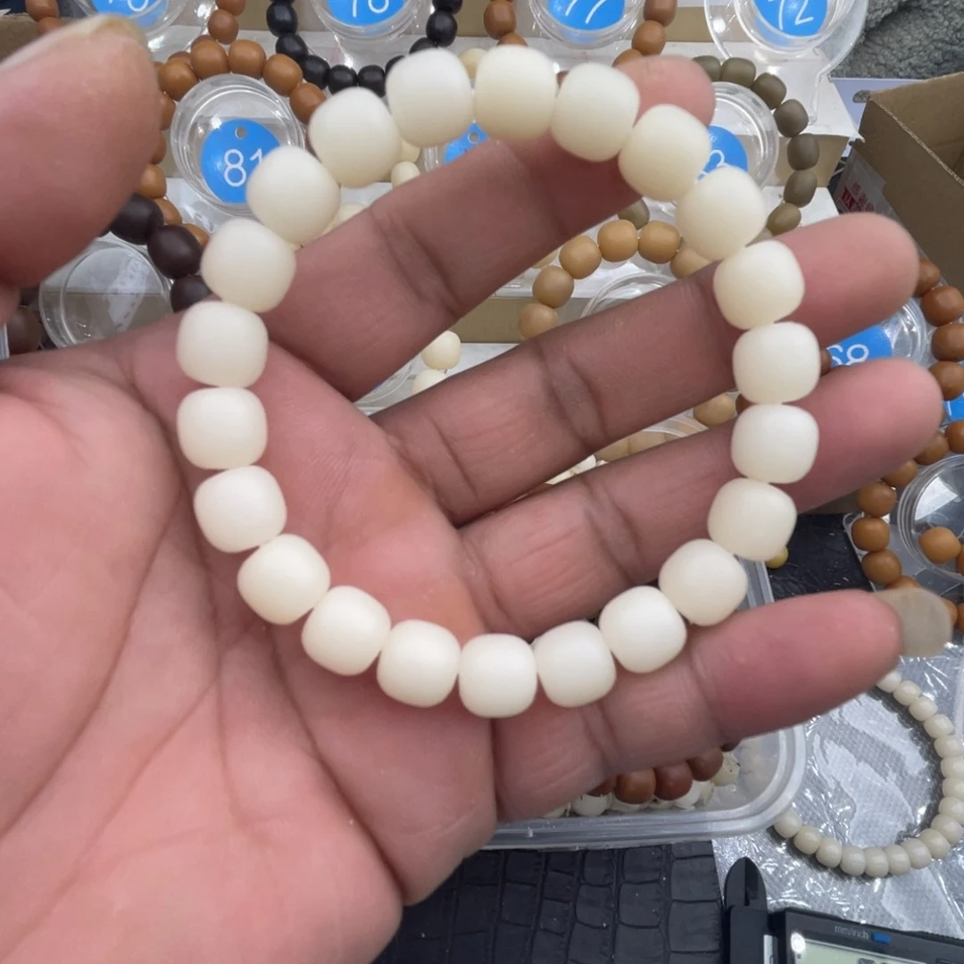 卫***菩提根手串一条白色