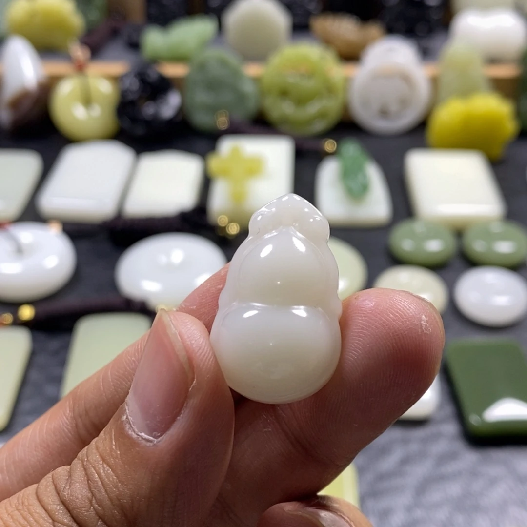 和田玉（青白玉）未镶嵌吊坠(赠链)