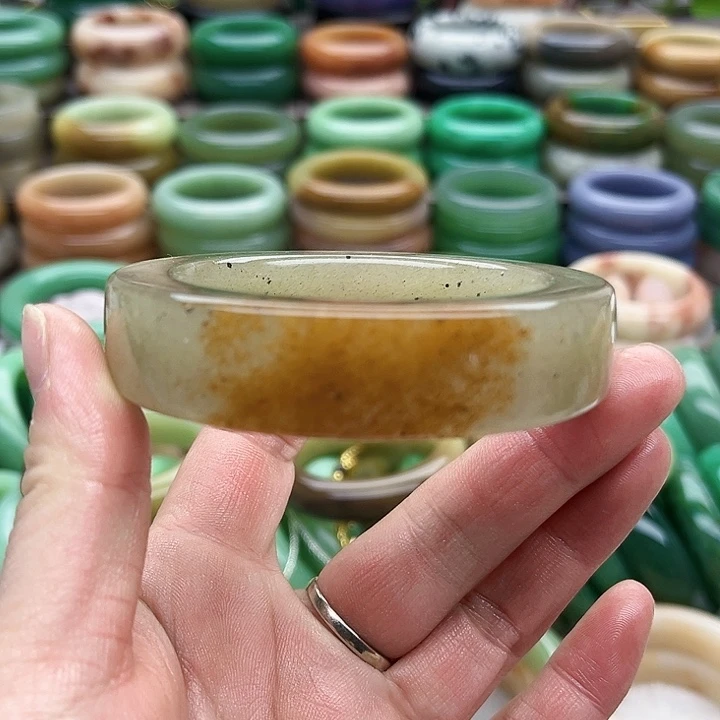 未镶嵌手镯（圆镯）石英质玉