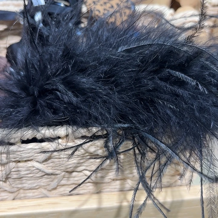 布艺非金属羽毛香蕉夹