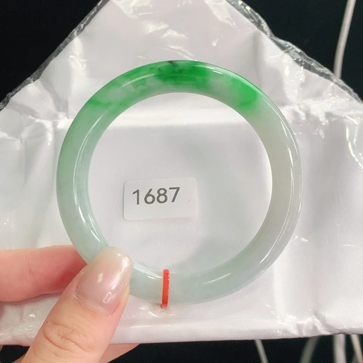 翡翠手镯（圆镯）未镶嵌天然缅甸翡翠手镯01