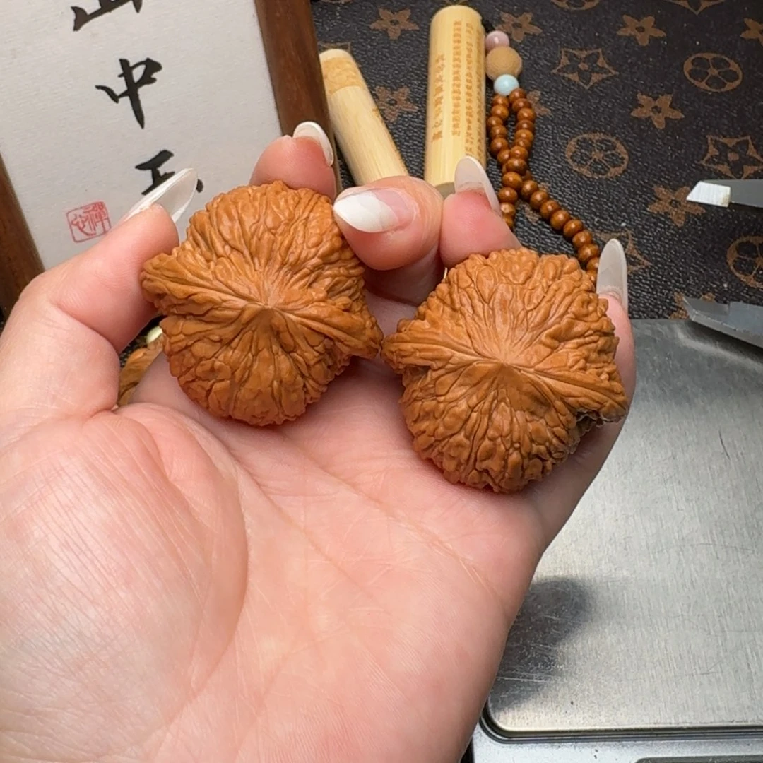 把件文玩核桃42绣球G152