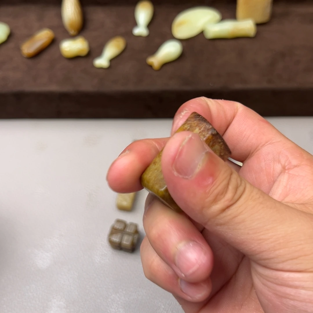 好***云岫岩河磨玉（透闪石质玉）未镶嵌颈饰