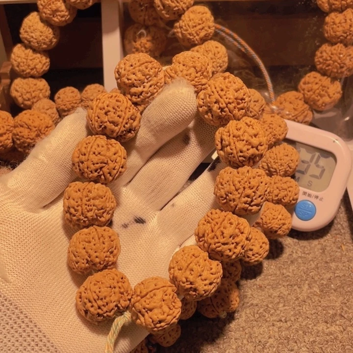 金刚菩提吊坠牟**来这个人就是条