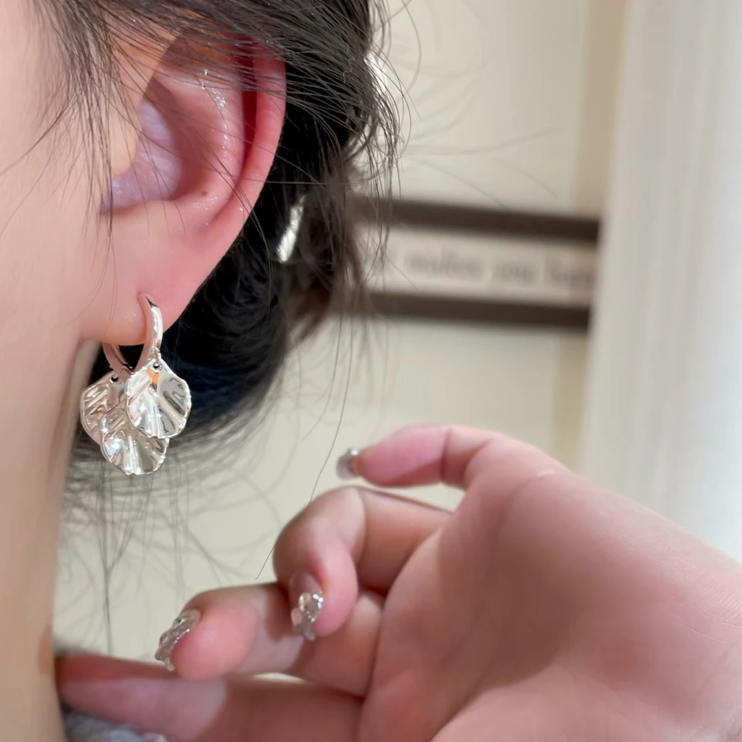 铜合金耳饰 设计感银色树叶耳扣女款气质高级感时尚百搭耳环耳饰