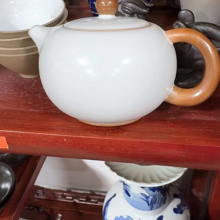 主人杯一个，瓷。。品茗瓷