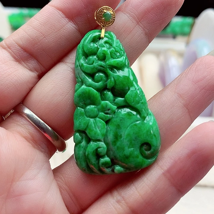 翡翠18K金镶嵌颈饰翡翠