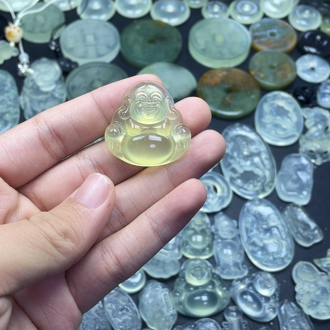 岫玉未镶嵌颈饰佛公