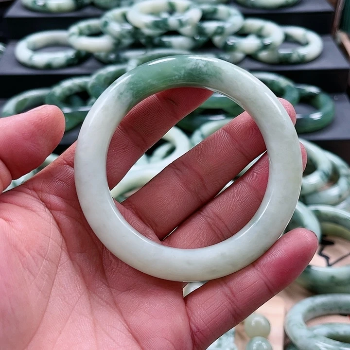 【闪购商品】透闪石-蛇纹石玉未镶嵌手镯?*