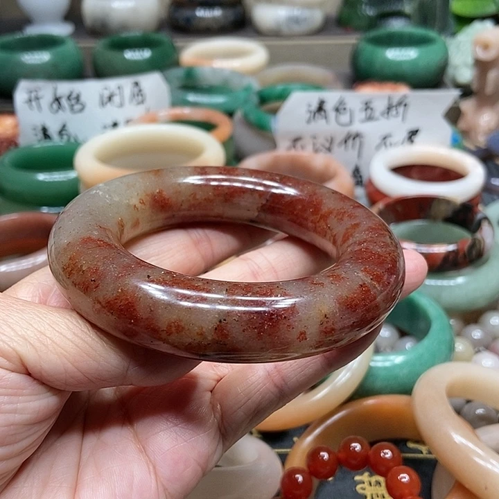 石英质玉手镯未镶嵌从**?