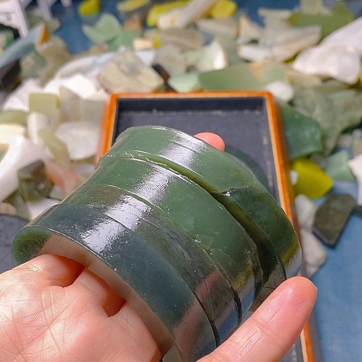 未镶嵌手镯和田玉(糖玉)