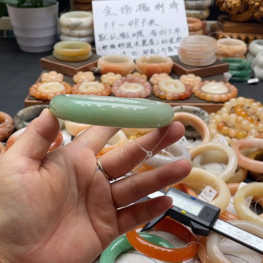 秋***叶石英岩玉未镶嵌手镯