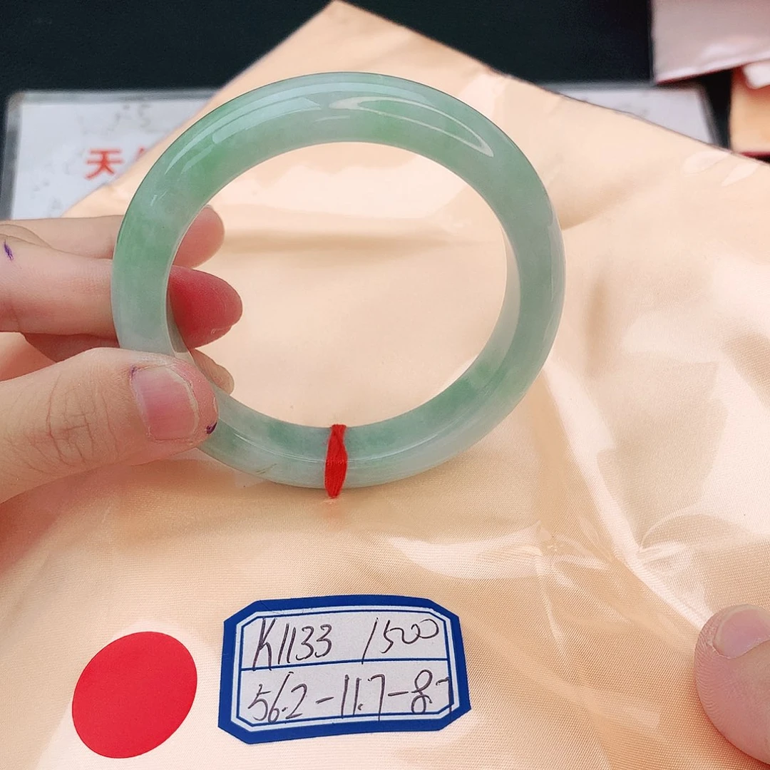 翡翠手镯未镶嵌翡翠