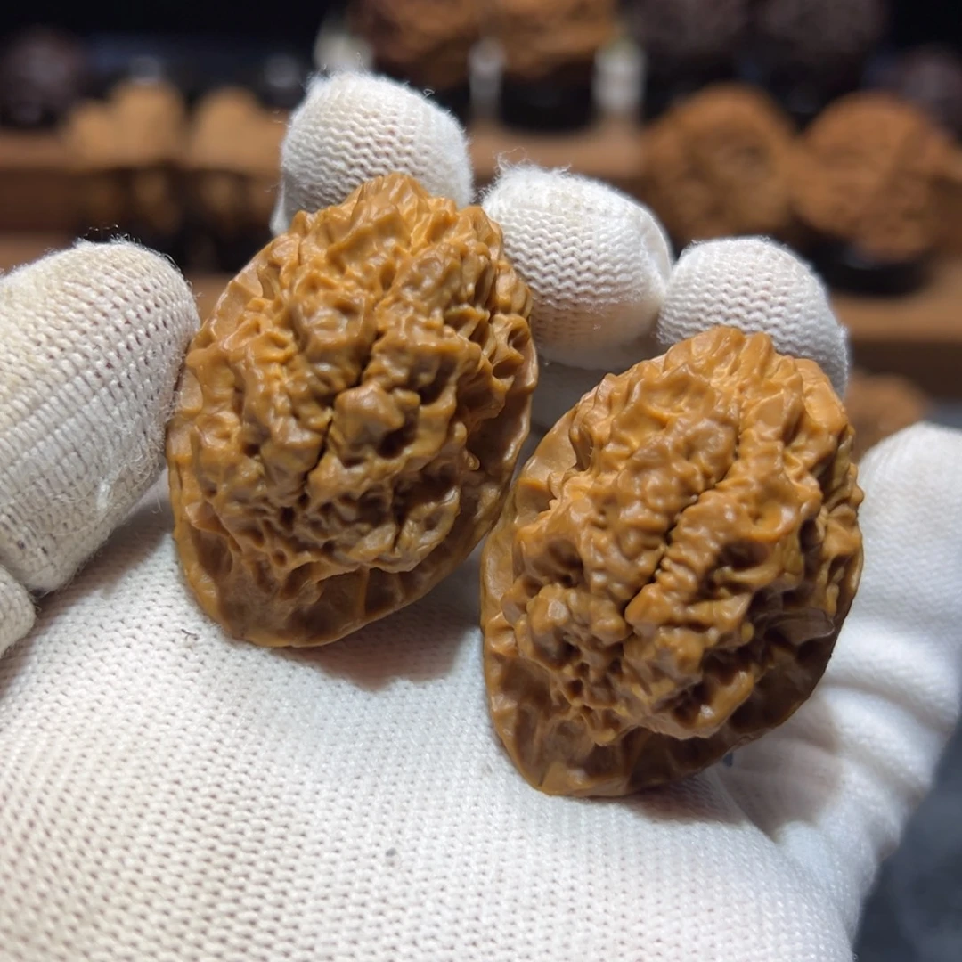闲***鹤把件文玩核桃37mm龙鳞绣花鞋