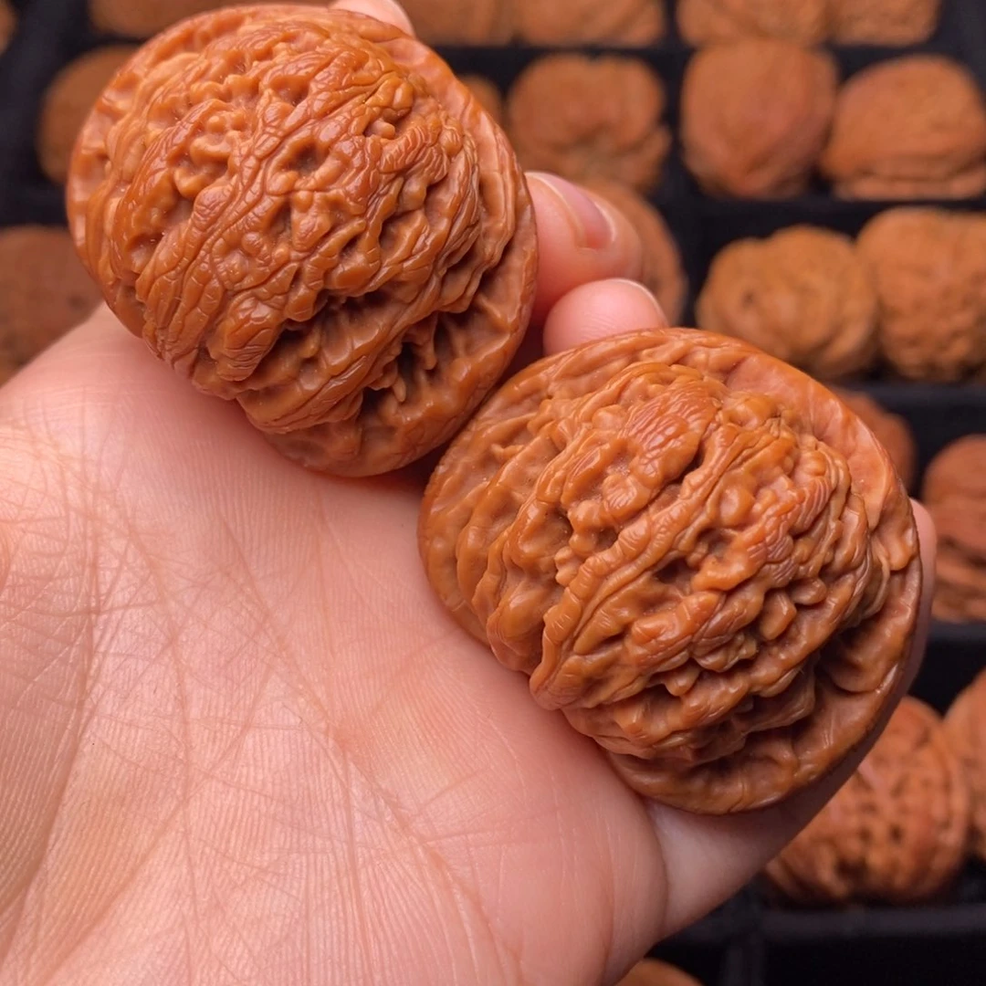 文玩核桃把件秦岭野生核桃
