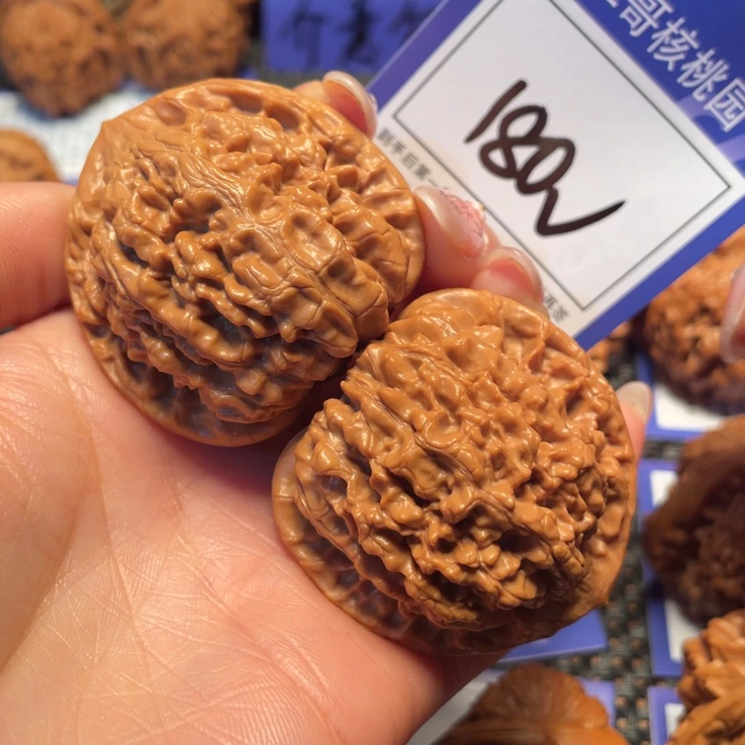 文玩核桃把件180号4.6官帽