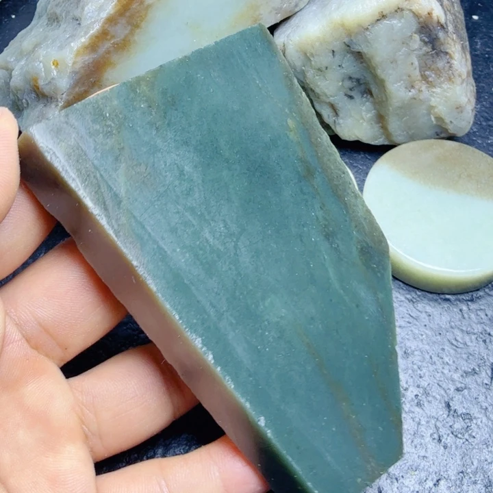 和田玉（糖玉）未镶嵌珠宝奇石