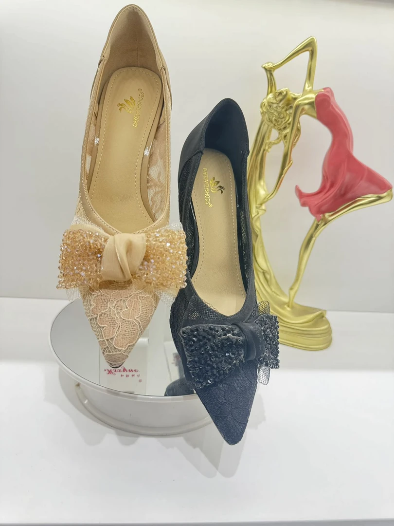 37072030蕾丝气质轻奢时尚细跟高跟尖头跟鞋