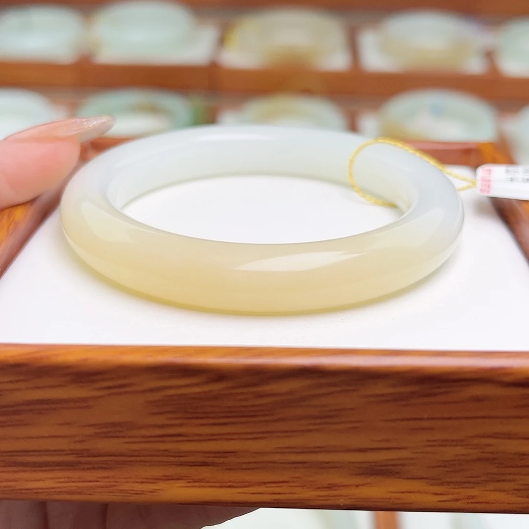 和田玉手镯未镶嵌53