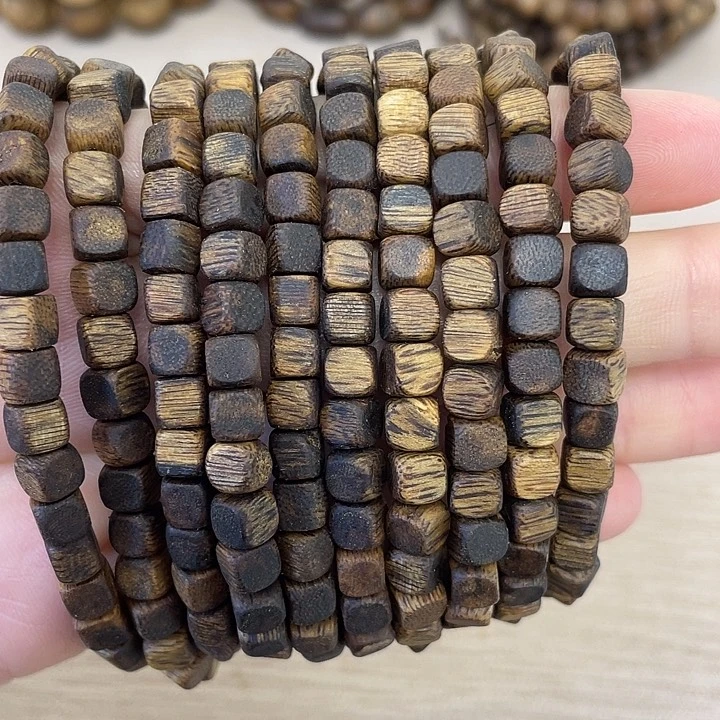 沉香木手串九分沉0.5板头方珠单圈