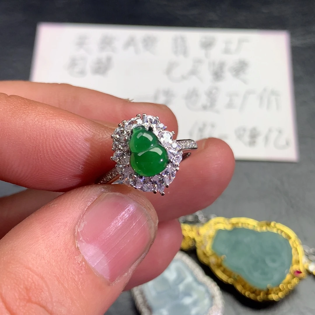 翡翠颈饰未镶嵌葫芦戒指