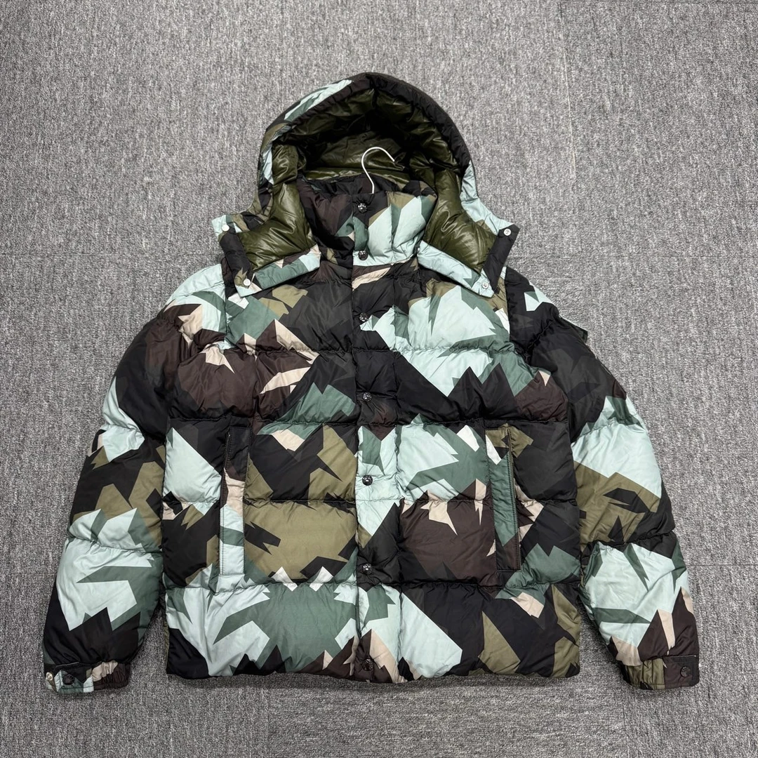 Moncler 迷彩图案羽绒服/4码/98新/12397
