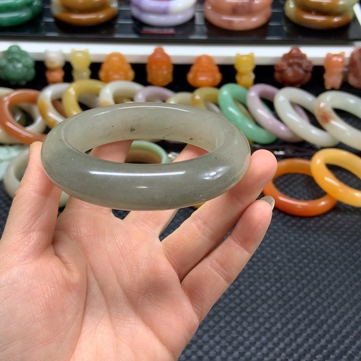 石英质玉未镶嵌手镯