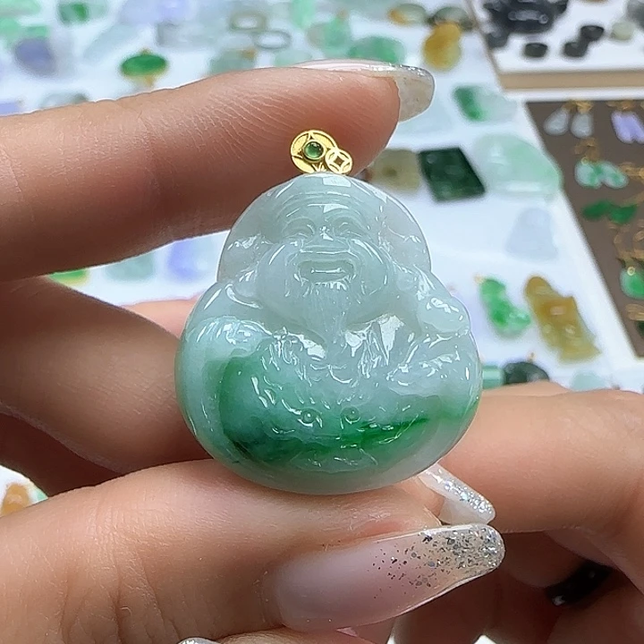 翡翠颈饰未镶嵌飘绿财神