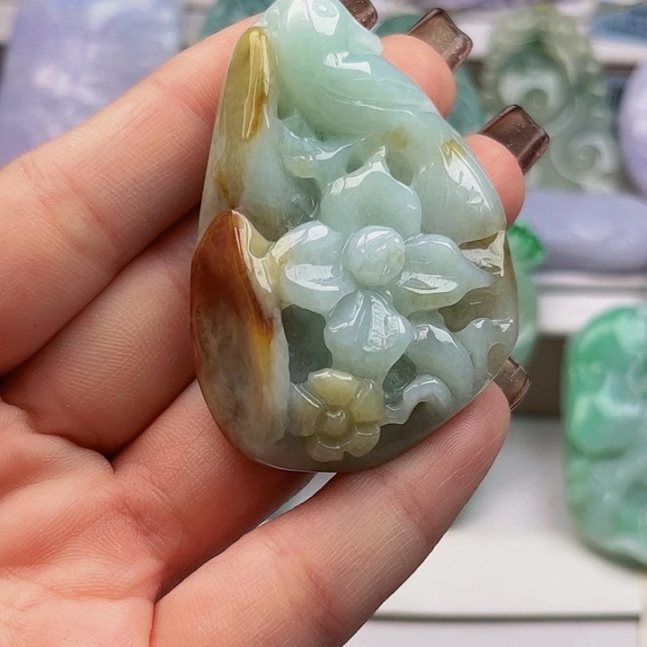 翡翠未镶嵌颈饰挂件