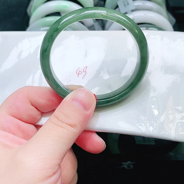 翡翠未镶嵌手镯50