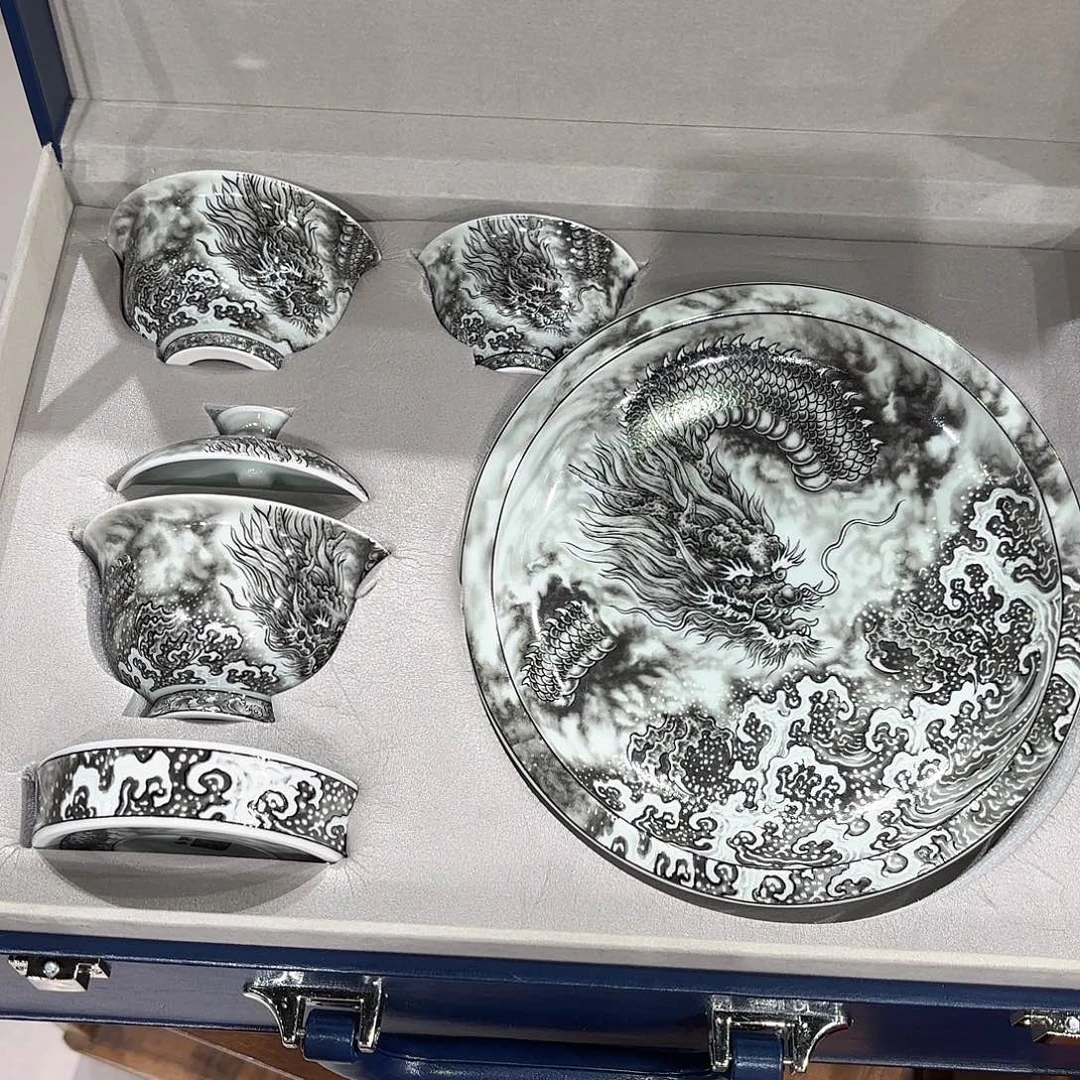 瓷片景德镇瓷器精品陈列