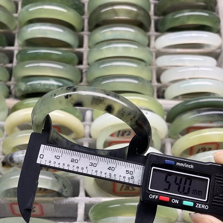 蛇纹石玉未镶嵌手镯176