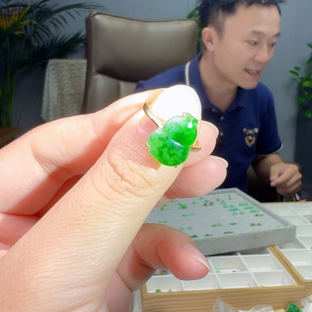 翡翠18K金镶嵌戒指天然