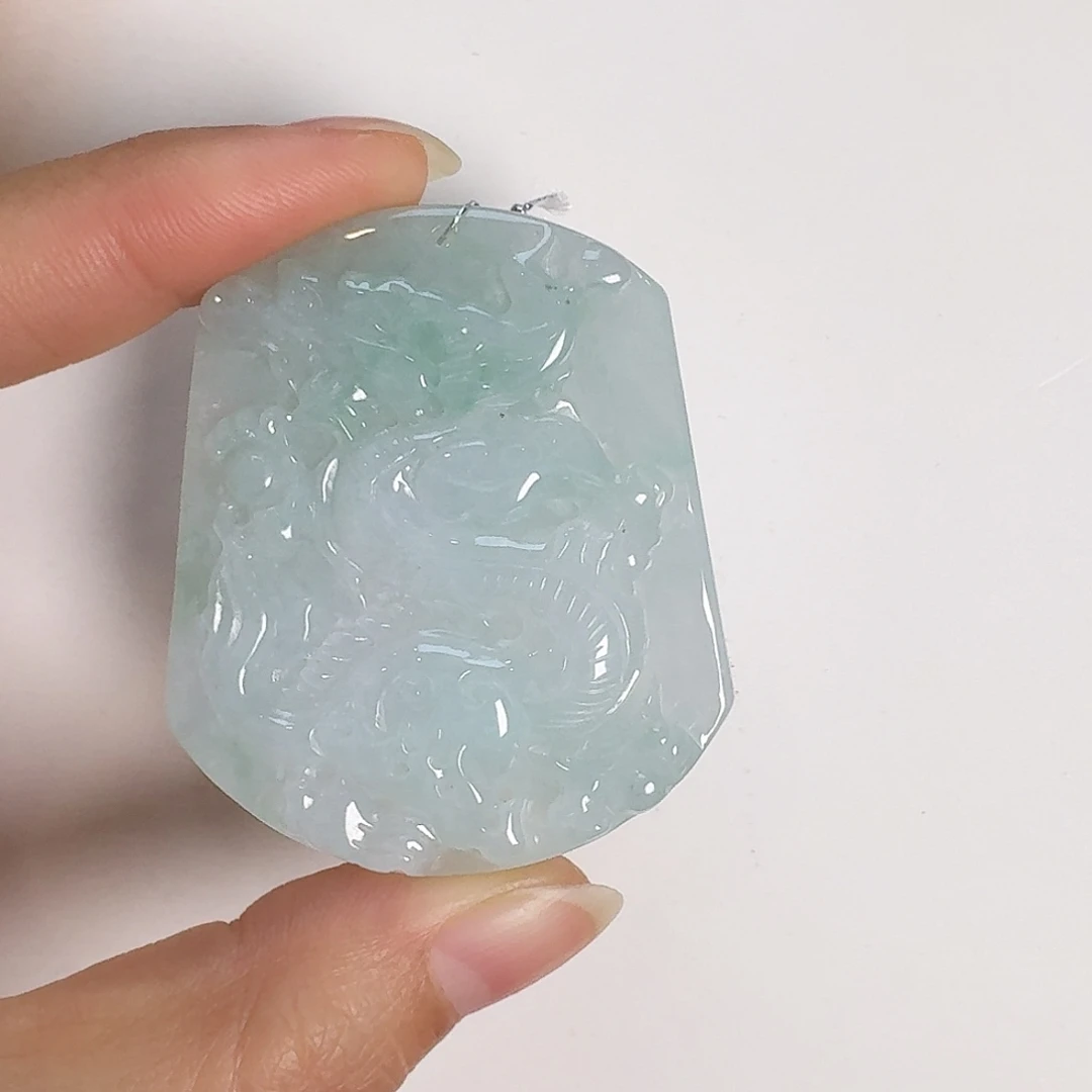 翡翠颈饰未镶嵌龙牌