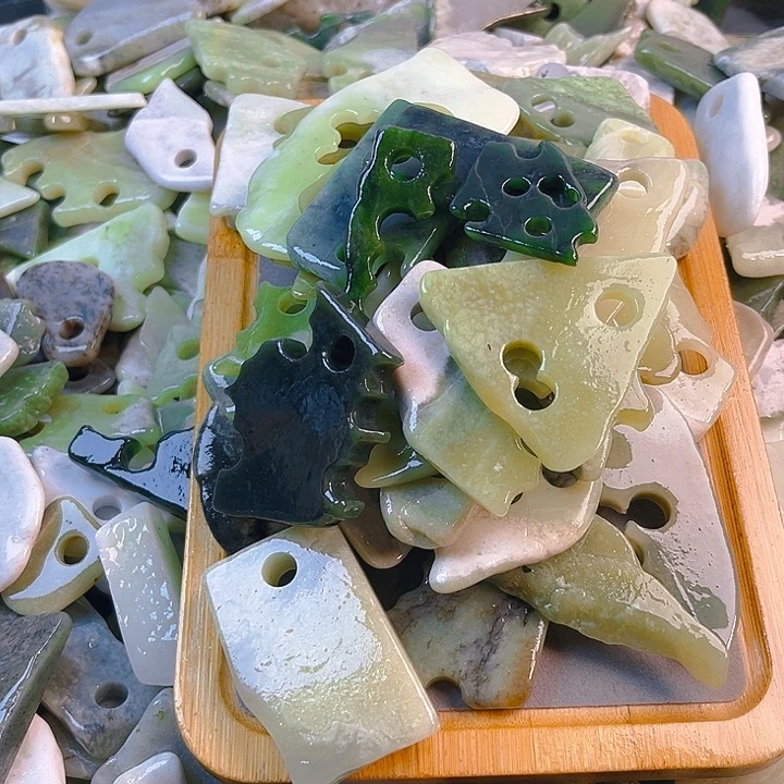 匪***存未镶嵌和田玉（糖玉）挂件