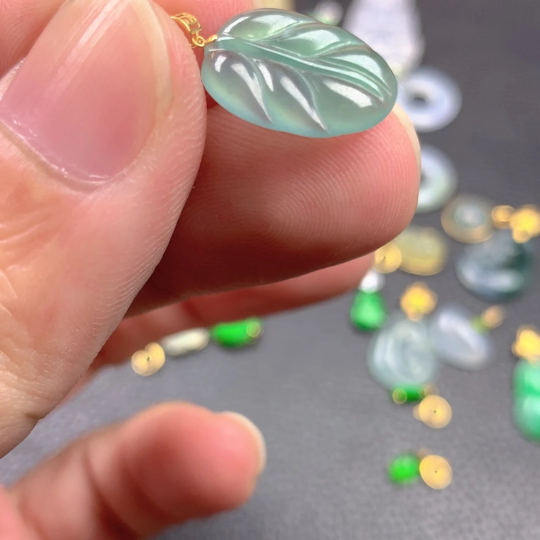 【闪购商品】颈饰18K金镶嵌翡翠翡翠