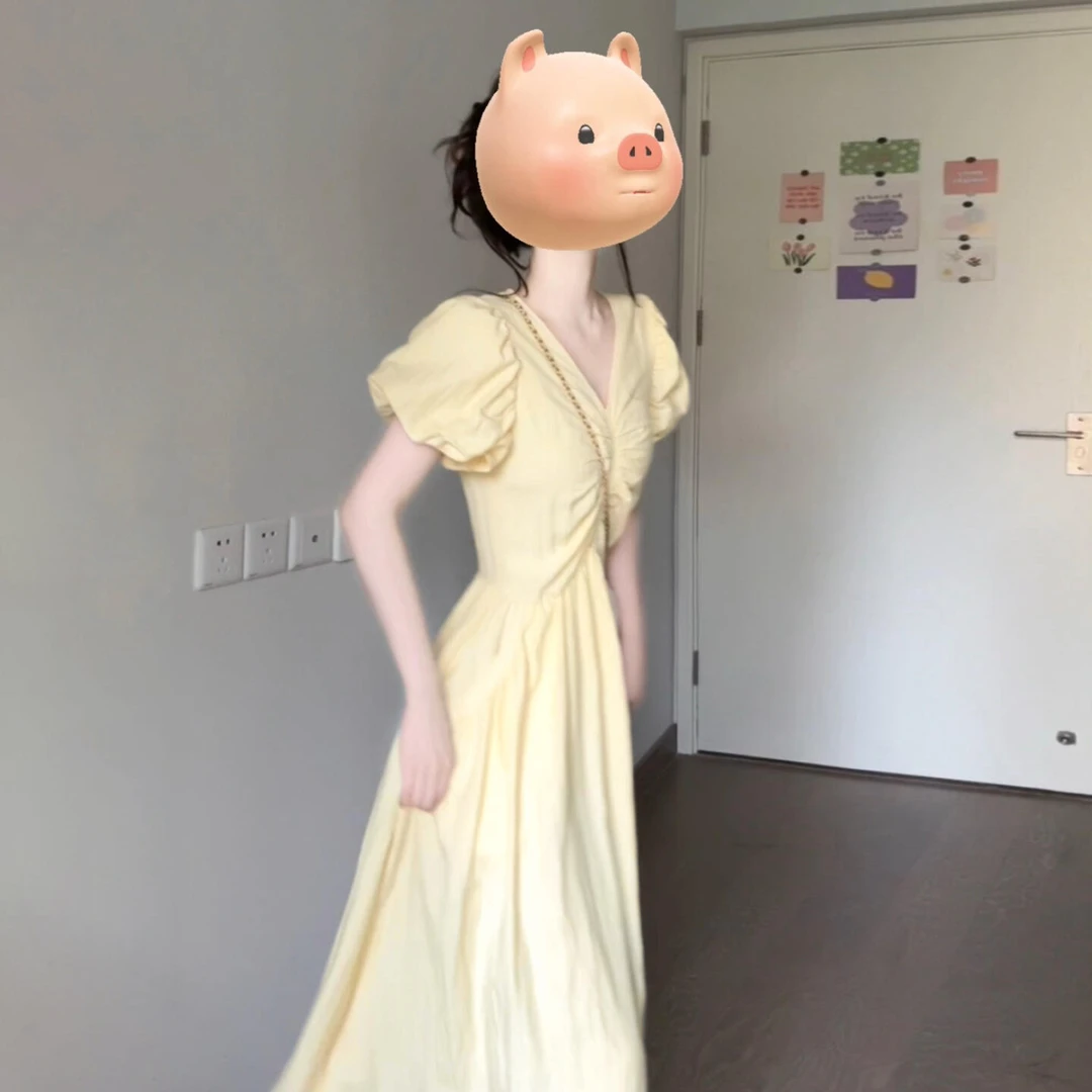 2025新款浅黄色连衣裙子女夏季巨好看法式长裙黑色长款修身连衣裙